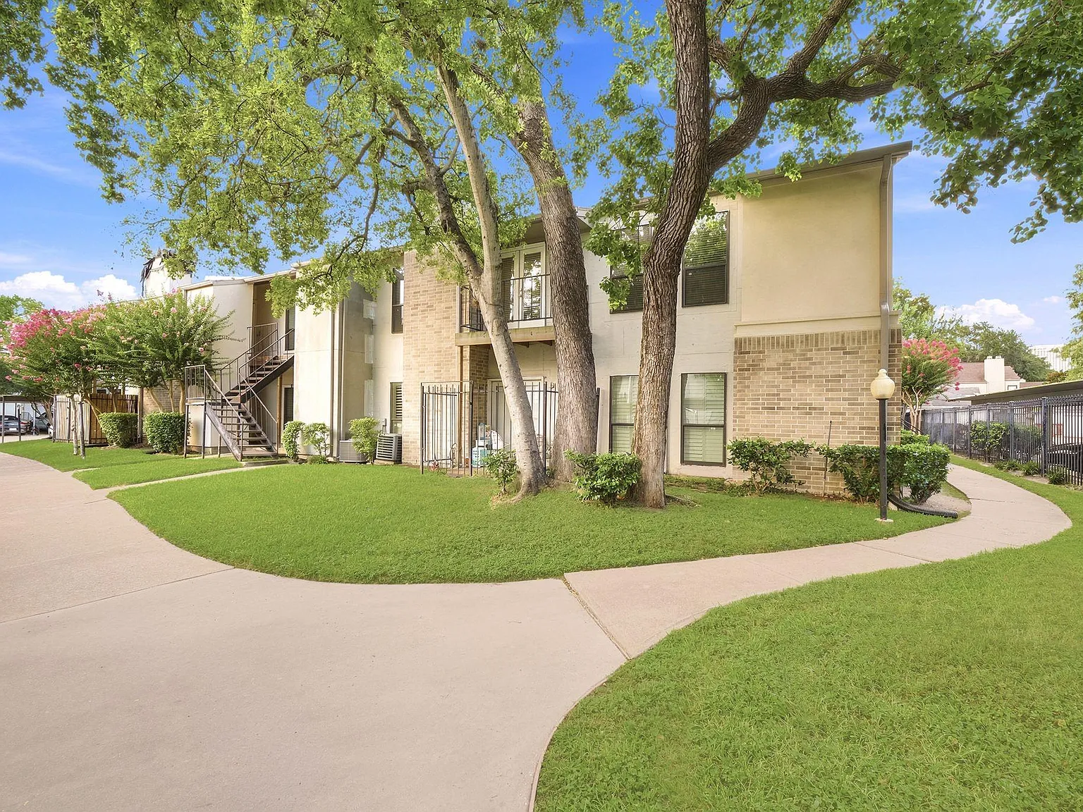 2 bed, 2.0 bath, 1134 sqft, $1,700 — Photo 3