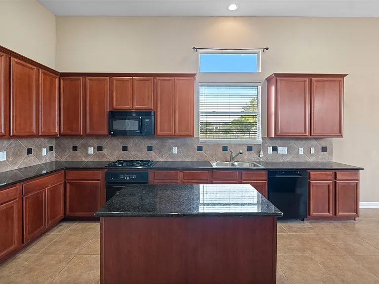 23010 Prairie Lake Ct — Photo 10
