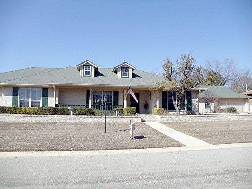 2nd image of 201 Red Oak Ln