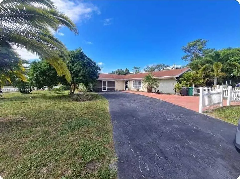 122 Riomar Dr