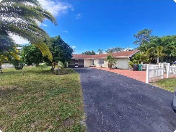122 Riomar Dr