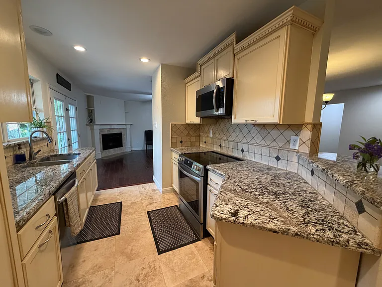 1410 Paris Dr — Photo 11
