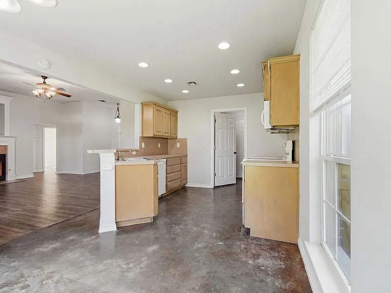 25620 Briar Dr — Photo 6