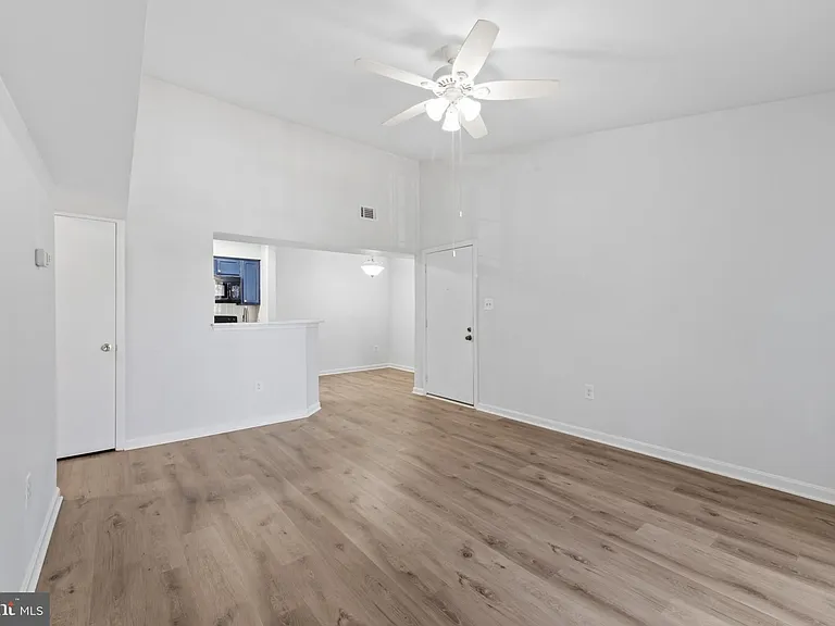 6901 Victoria Dr #I — Photo 12