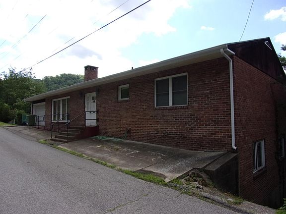2nd image of 410 Ivy St