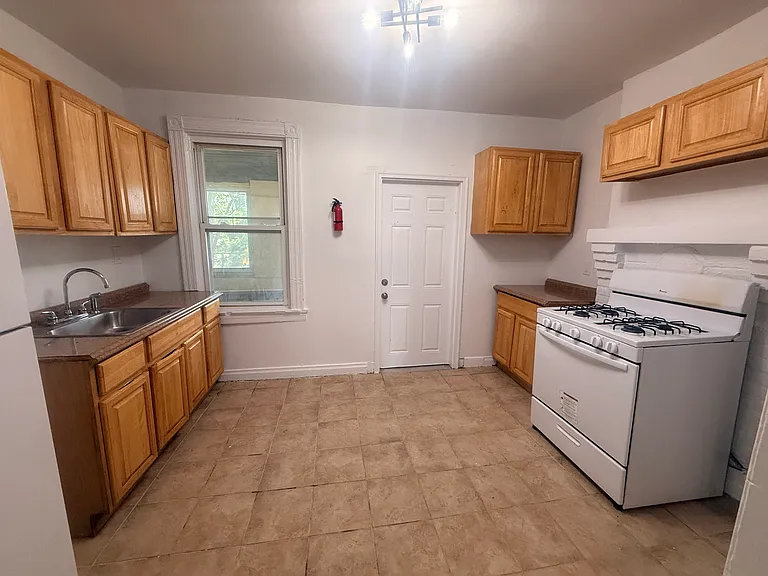 9 Ellington St #3 — Photo 2