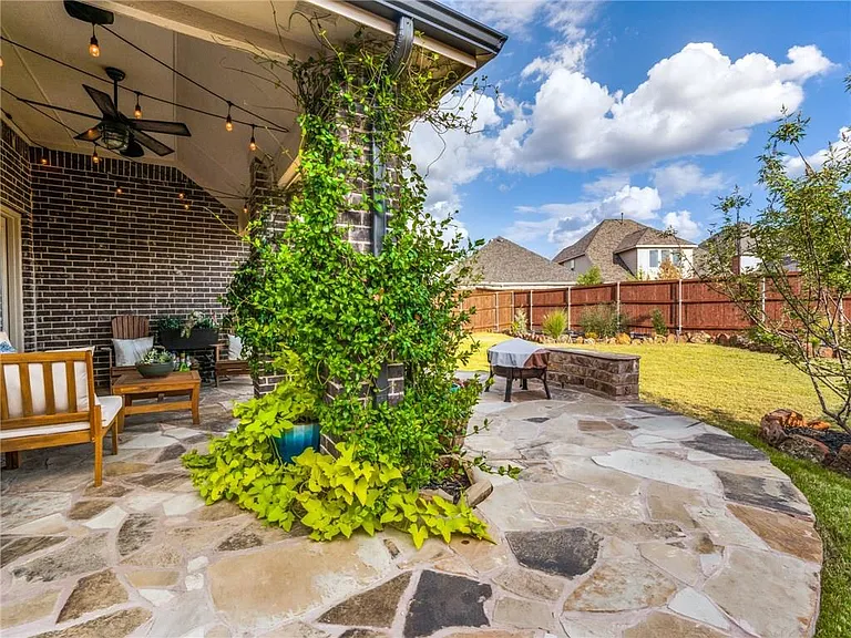 5517 Holloway Hl — Photo 21