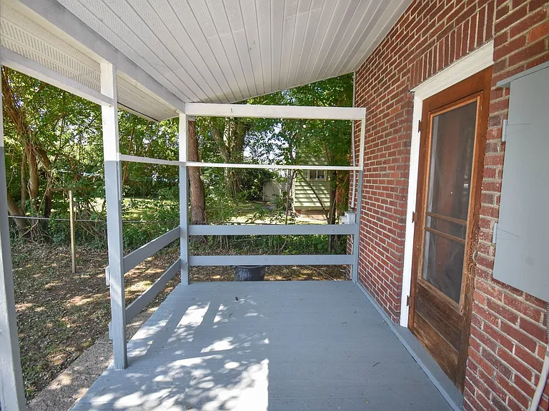 203-205 S Summit St — Photo 17