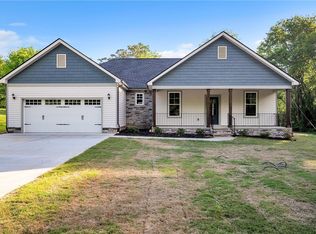 415 Thompson St, Pendleton, SC 29670