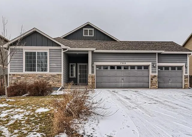 Welcome to Indigo Run! 3 car garage!
