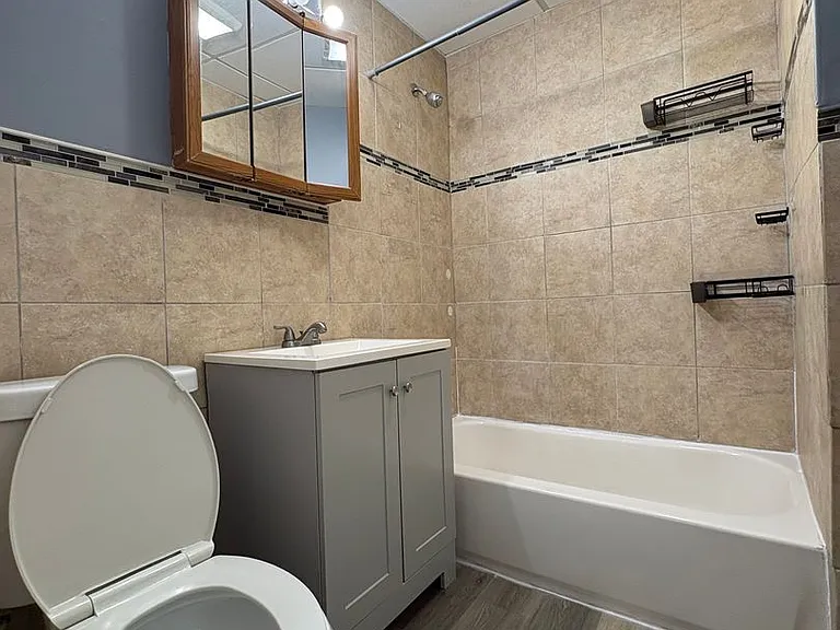 680 W Main Street - Blue Pod — Photo 14