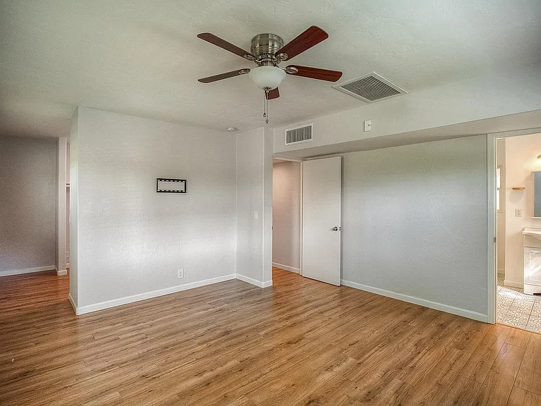 1526 W Windsor Ave — Photo 28