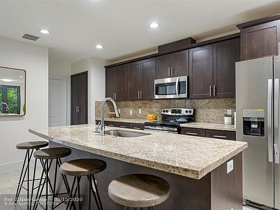 4th image of 305 Bella Sol Way