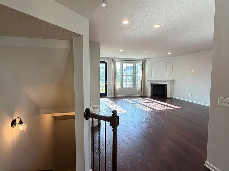 5975 N Pointe Dr — Photo 9