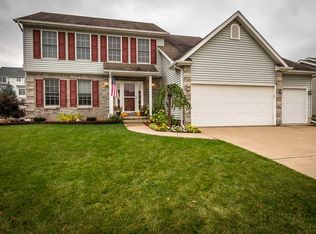 1037 Meadowview Ln, Davenport, IA 52806