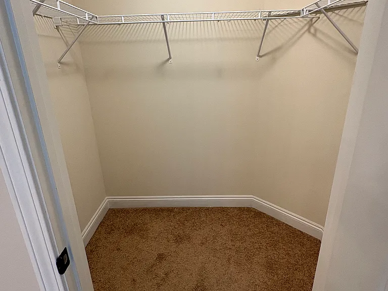 986 Tudor Ln — Photo 10