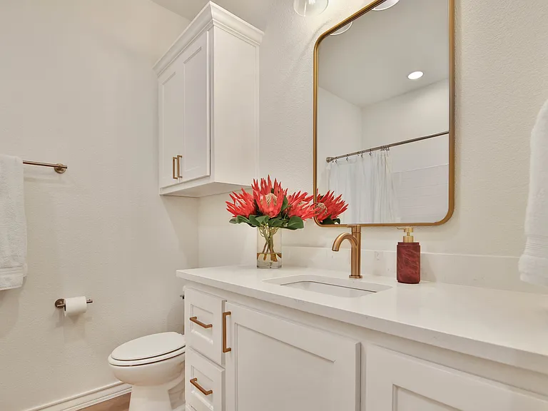 1409 Quincy Ave — Photo 16