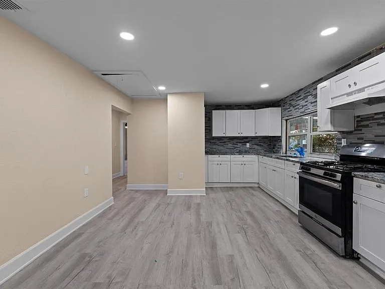 2825 N Taliaferro Ave — Photo 12