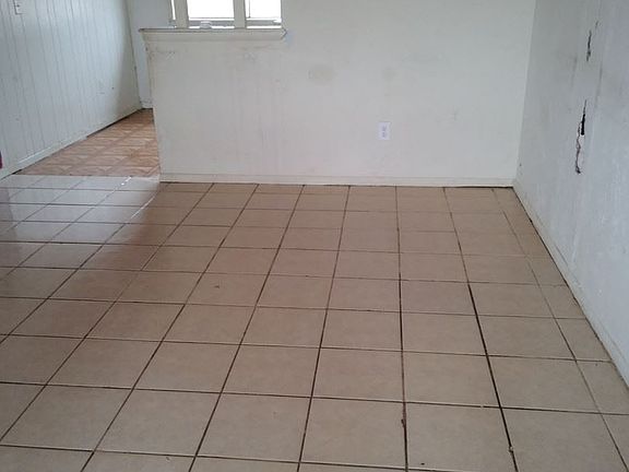 2nd image of 729 N Dallas Ave