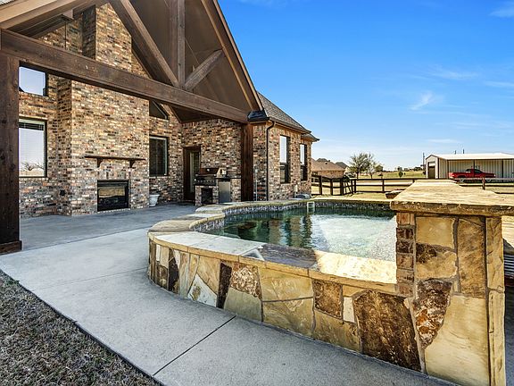 2nd image of 6401 Meadowlands Dr