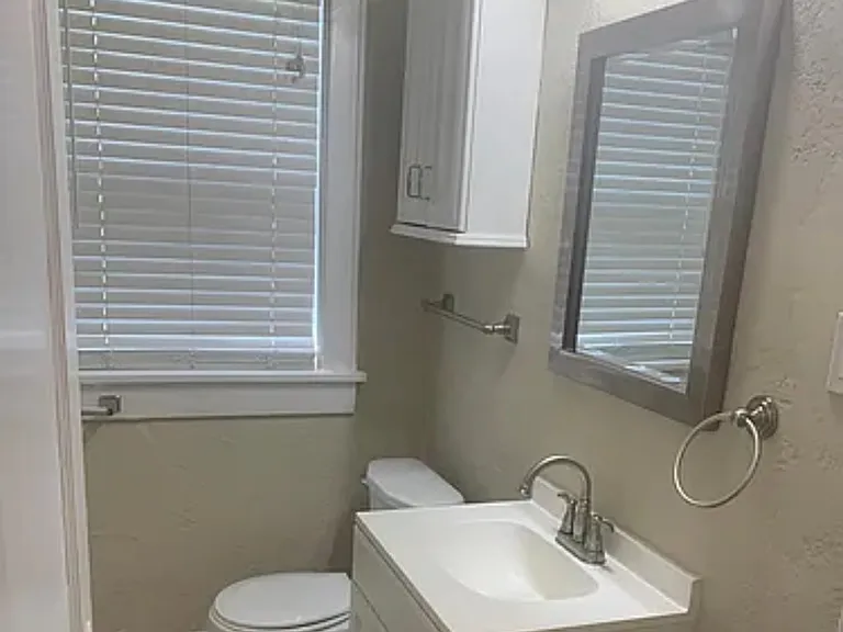 2617 N Hudson Ave #201 — Photo 4
