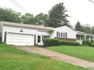 560 Glenda Dr, Beaver Falls, PA 15010
