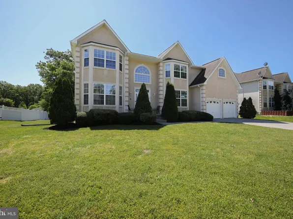 153 Blue Meadow Ln, Sicklerville, NJ 08081