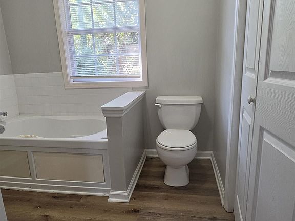 3rd image of 2317 Euclid Rd NW