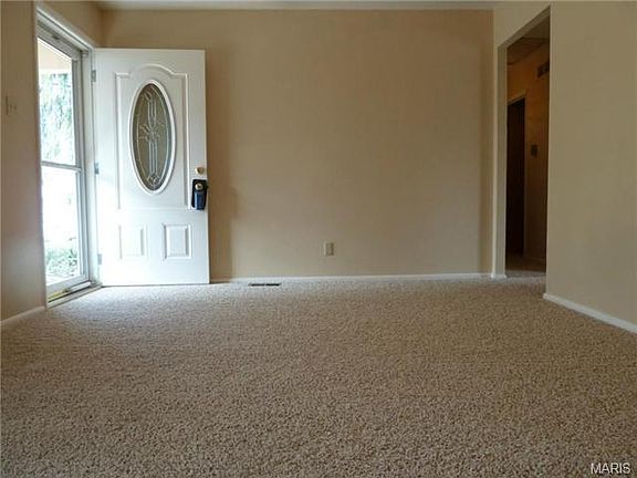 3rd image of 2920 Oriental Dr