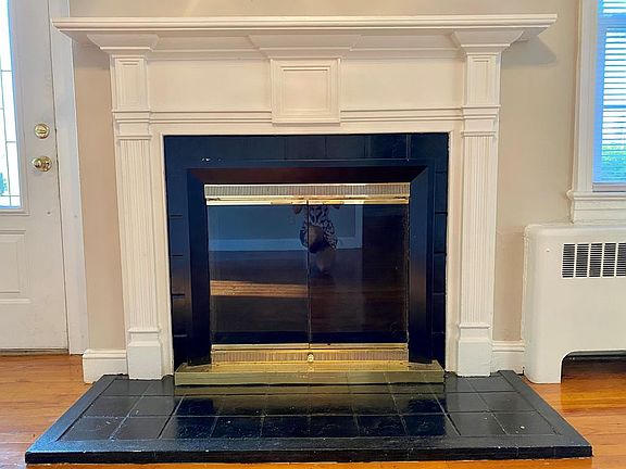 4th image of 914 Gates St