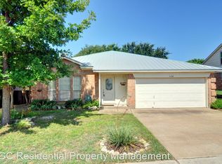 7128 Summerset Dr, Benbrook, TX 76126