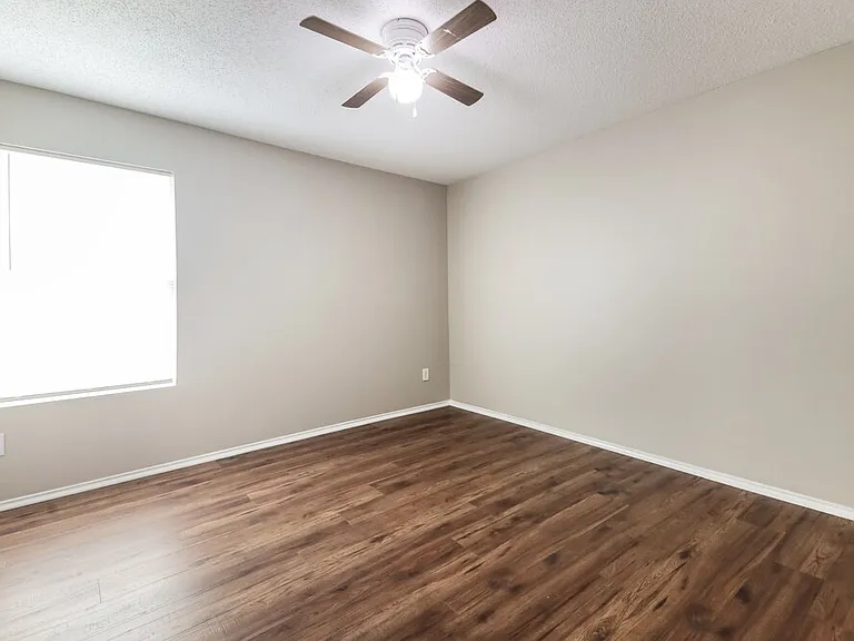 1435 Foxwood Ln — Photo 12