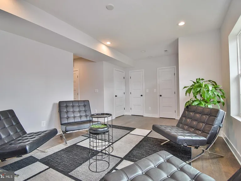 8276 Safarian Way — Photo 6