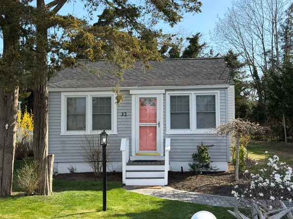 32 W End Ave, East Quogue, NY 11942