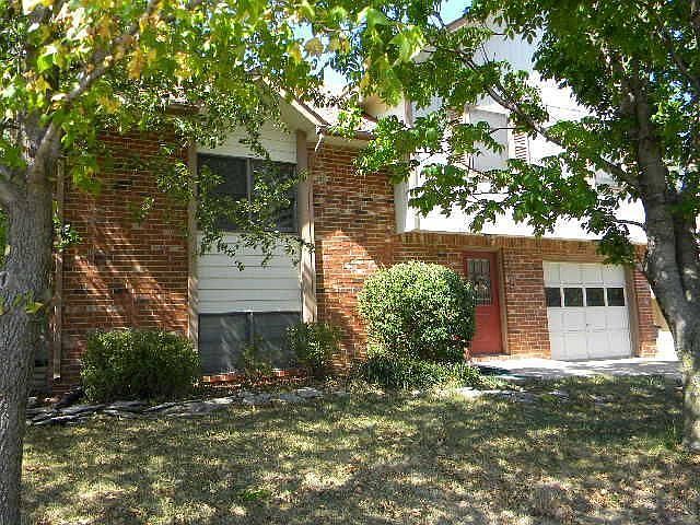 2nd image of 2625 Hickory Ln