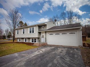 2916 Moraine Rd, Cazenovia, NY 13035