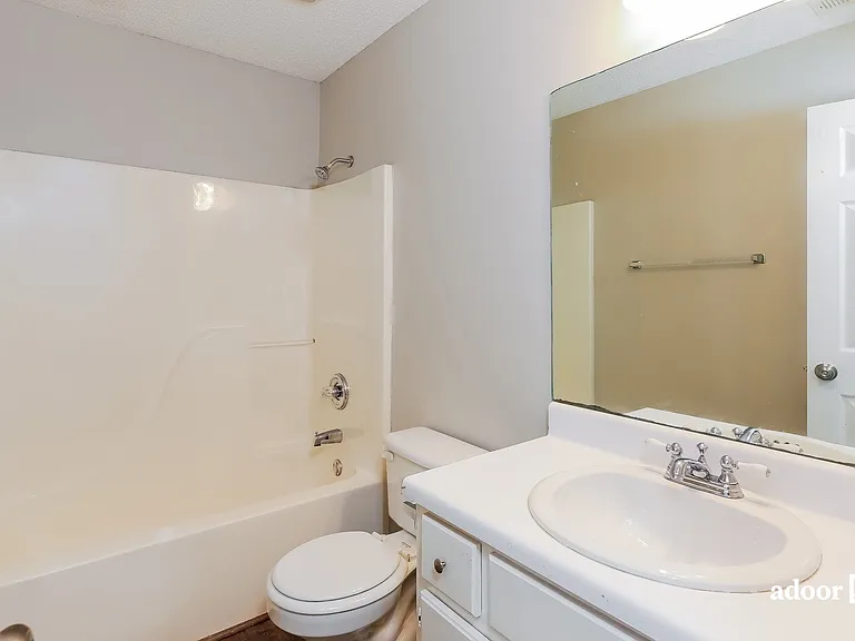 1136 Oak Creek Trl — Photo 9