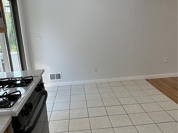 5th image of 9 Oldfield Dr