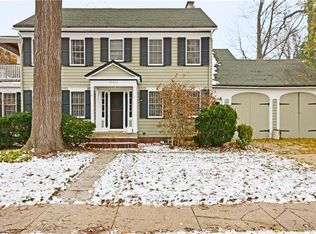 15305 Edgewater Dr, Lakewood, OH 44107