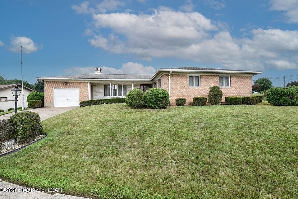 1st image of 13 Crescent Dr