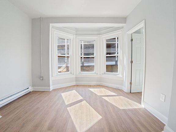 4th image of 827-829 W Linden St #827-4