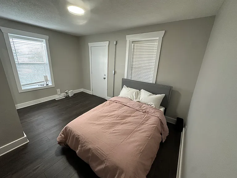 731 Lyons Ave #1 — Photo 4
