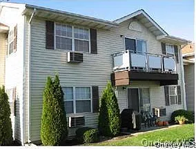 2 bed, 1.0 bath, 917 sqft, $2,000 — Photo 1