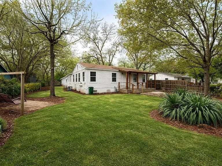 4611 Milburn Ln — Photo 3