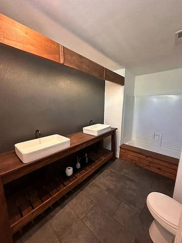 Building Photo - 2229 Cahuilla St