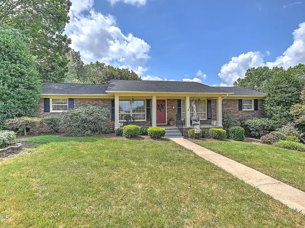 400 Oakmont Dr, Kingsport, TN 37663