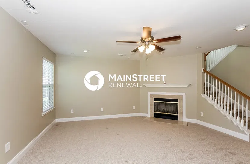 15726 De Havilland Dr — Photo 2