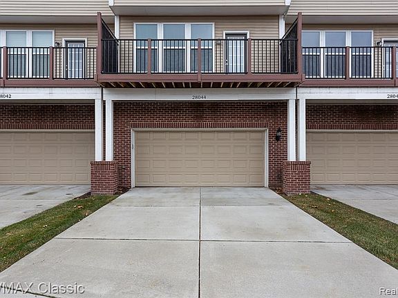 3rd image of 28044 Hopkins Dr