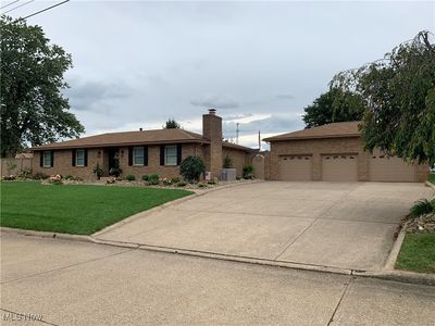 4500 Sandalwood Pl, Vienna, WV, 26105