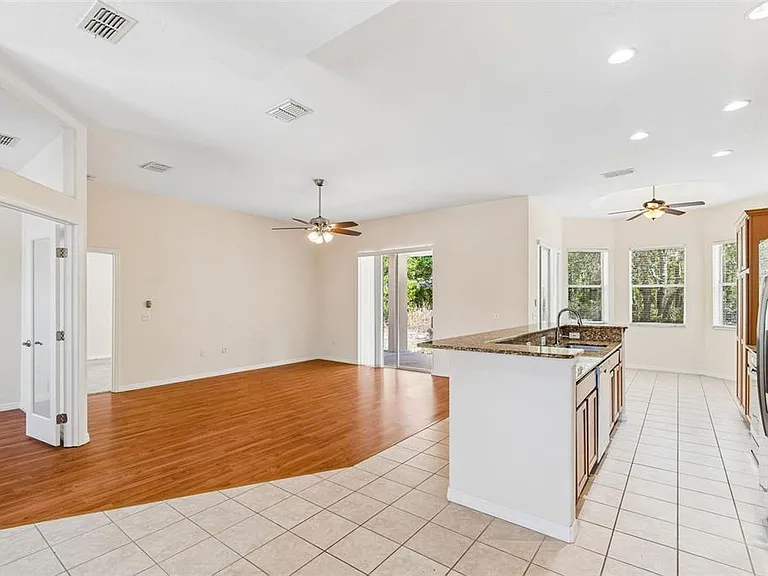 37 Greenpark Blvd — Photo 15